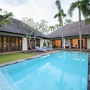 https://nunia-villa.hotelsseminyak.net